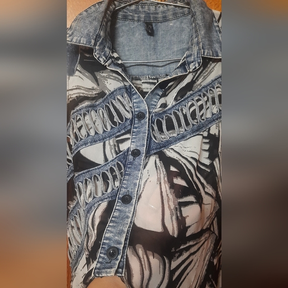 Beautiful Tie-Knot Shirt Top - Picture 6 of 9